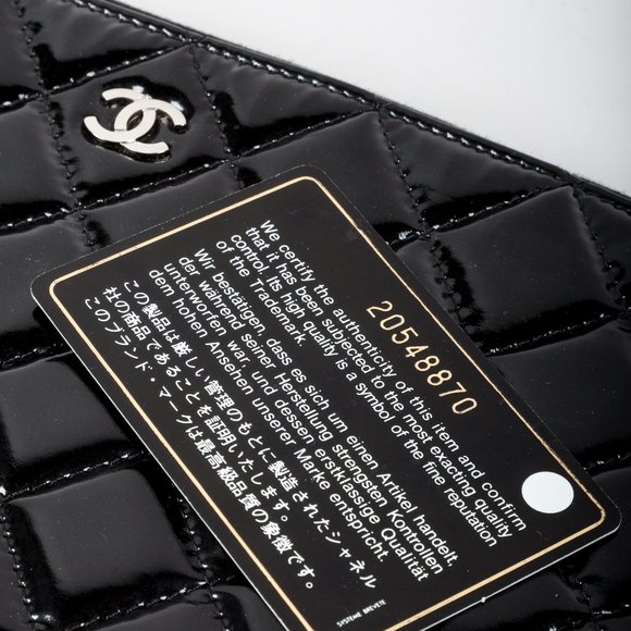 Chanel Quilted Black Patent Leather Large O Case - Picture 11 of 11